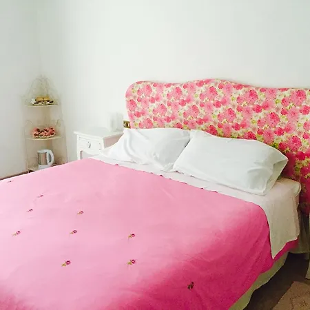 Penzion Terry Rose's House Arona